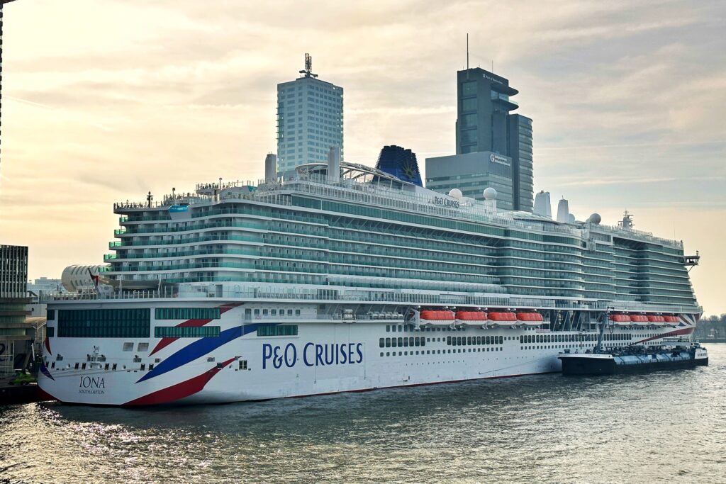 p&o iona ship